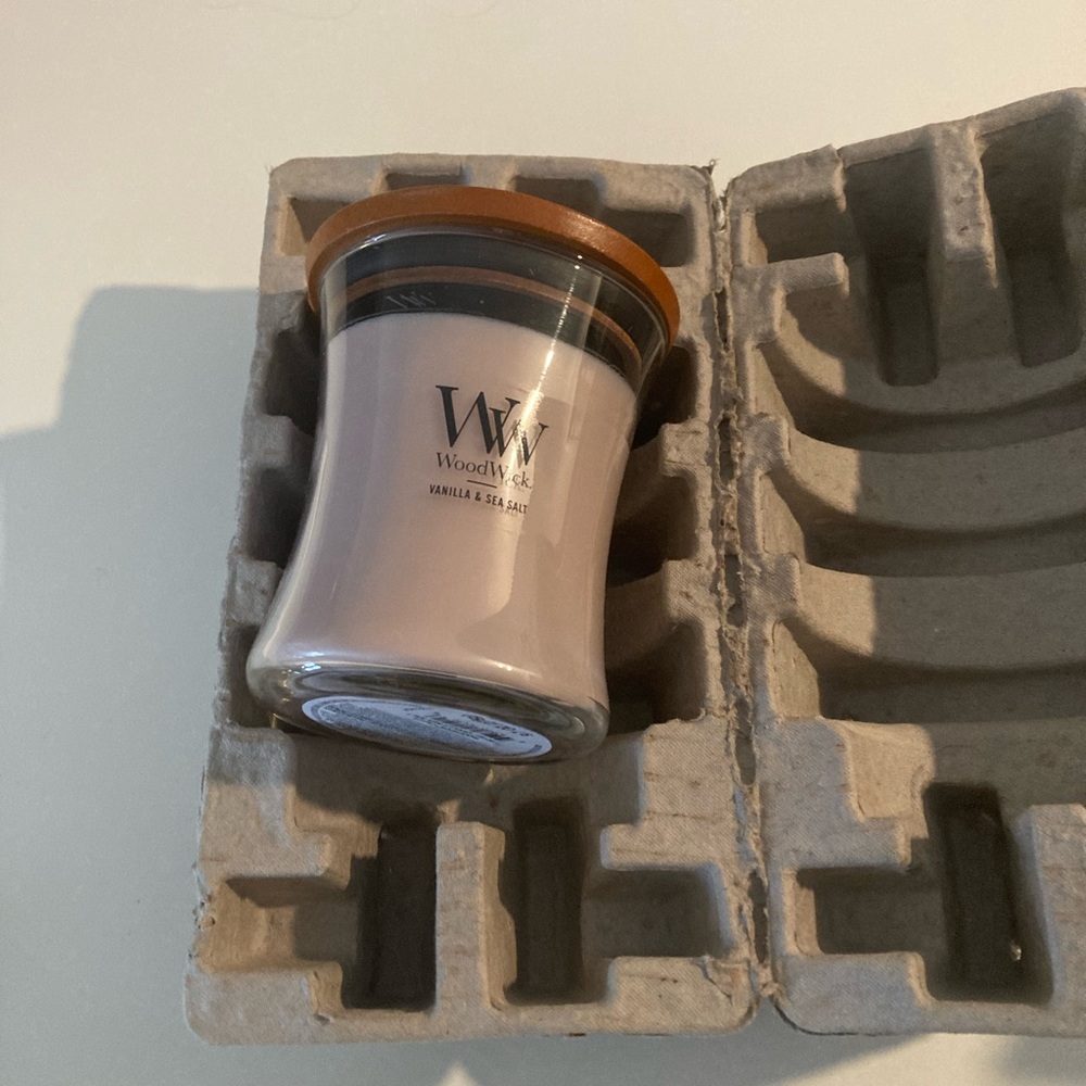 NEW Yankee Candle WoodWick Vanilla sea salt 9.7 ounces